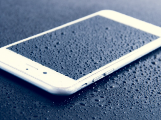 Tips To Make Your Smartphone Monsoon Proof